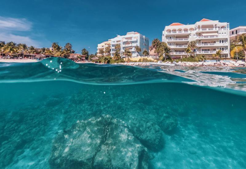 Blue Emerald On Blue Bay Beach Exterior foto